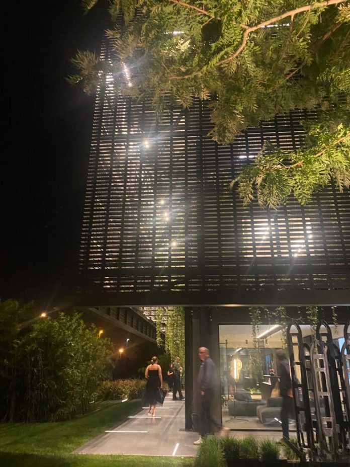 b27732b0-8746-4886-8fa2-1cc87fe8852e