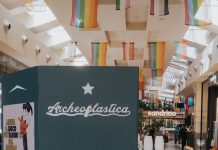 Plastica che racconta il passato. A Brindisi la singolare mostra sugli antichi rifiuti spiaggiati